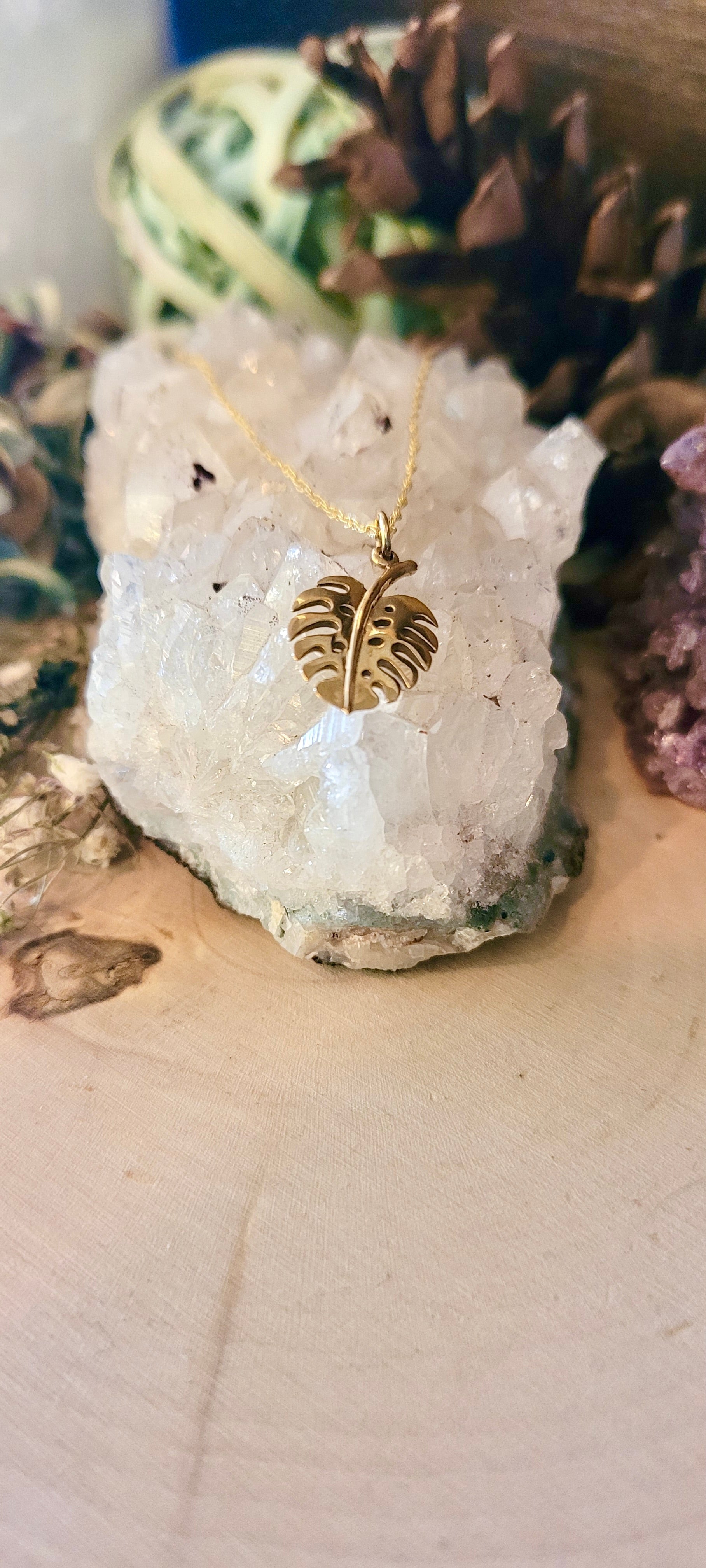 Monstera Cutout Gold